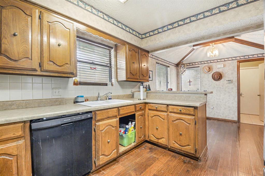 2257 Bolden Road Irving, TX 75060 - Photo 11 of 37