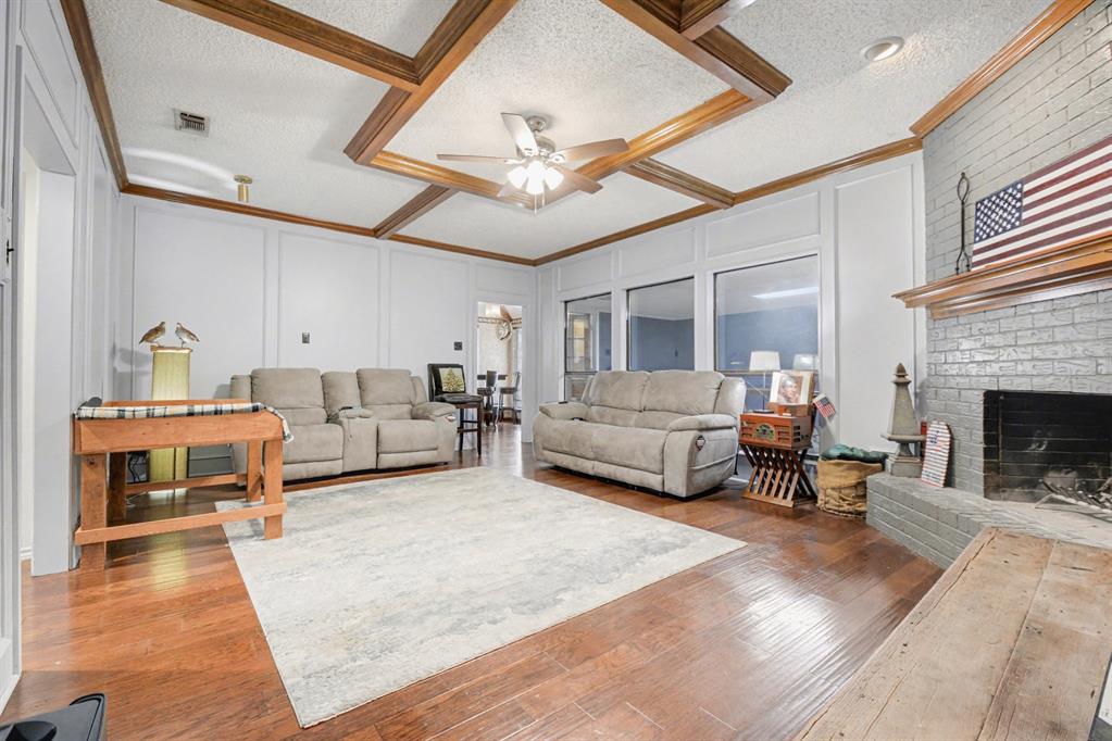 2257 Bolden Road Irving, TX 75060 - Photo 4 of 37