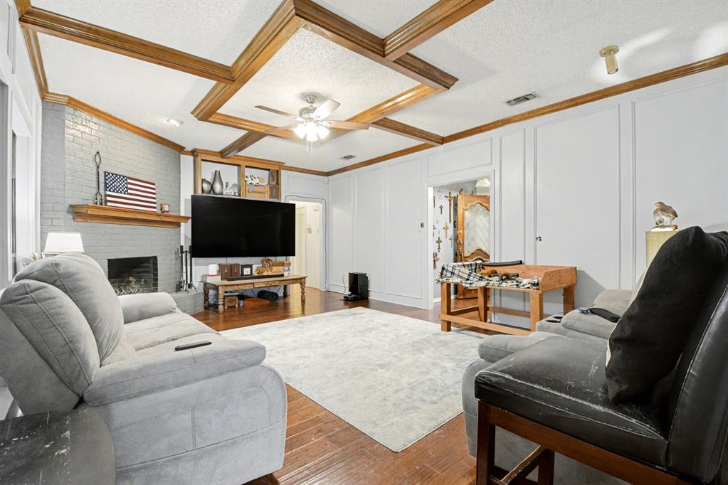 2257 Bolden Road Irving, TX 75060 - Photo 6 of 37