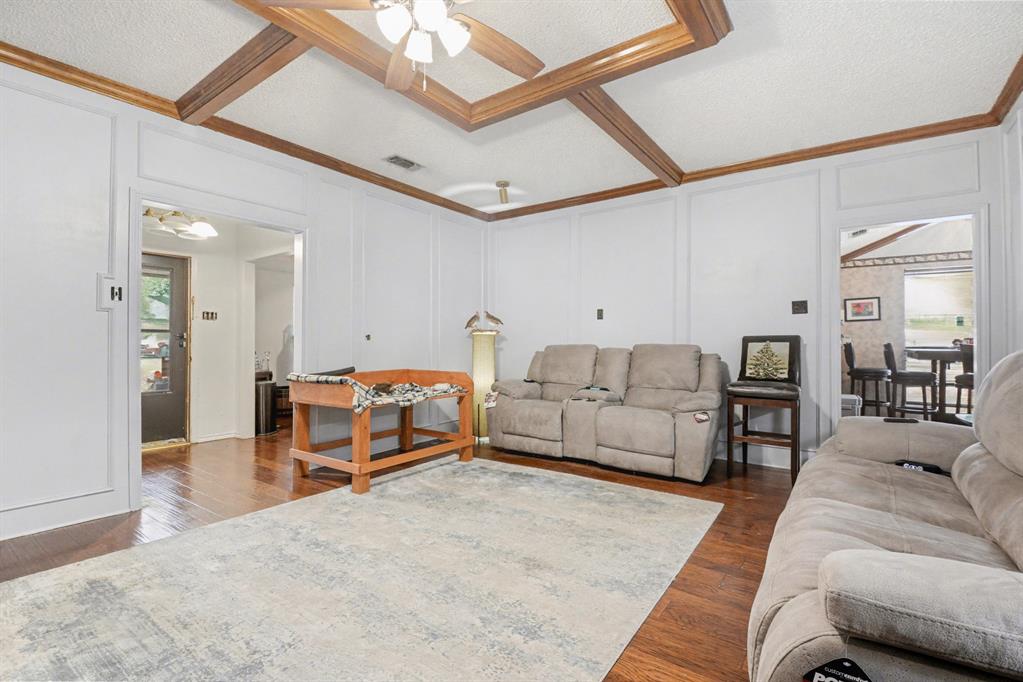 2257 Bolden Road Irving, TX 75060 - Photo 7 of 37