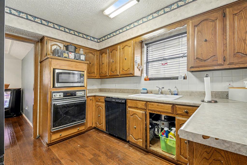 2257 Bolden Road Irving, TX 75060 - Photo 10 of 37