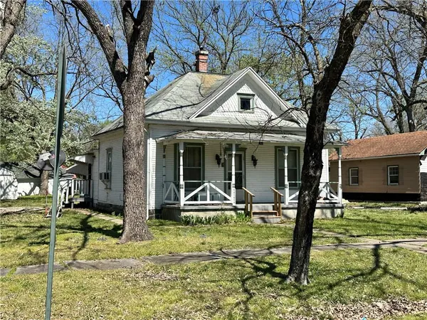 $75,000 | 111 West 7th Street, Pleasanton, KS 66075