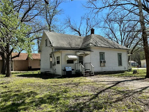 $75,000 | 111 West 7th Street, Pleasanton, KS 66075