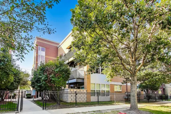 $380,000 | 2235 West Maypole Avenue, Unit 101, Chicago, IL 60612