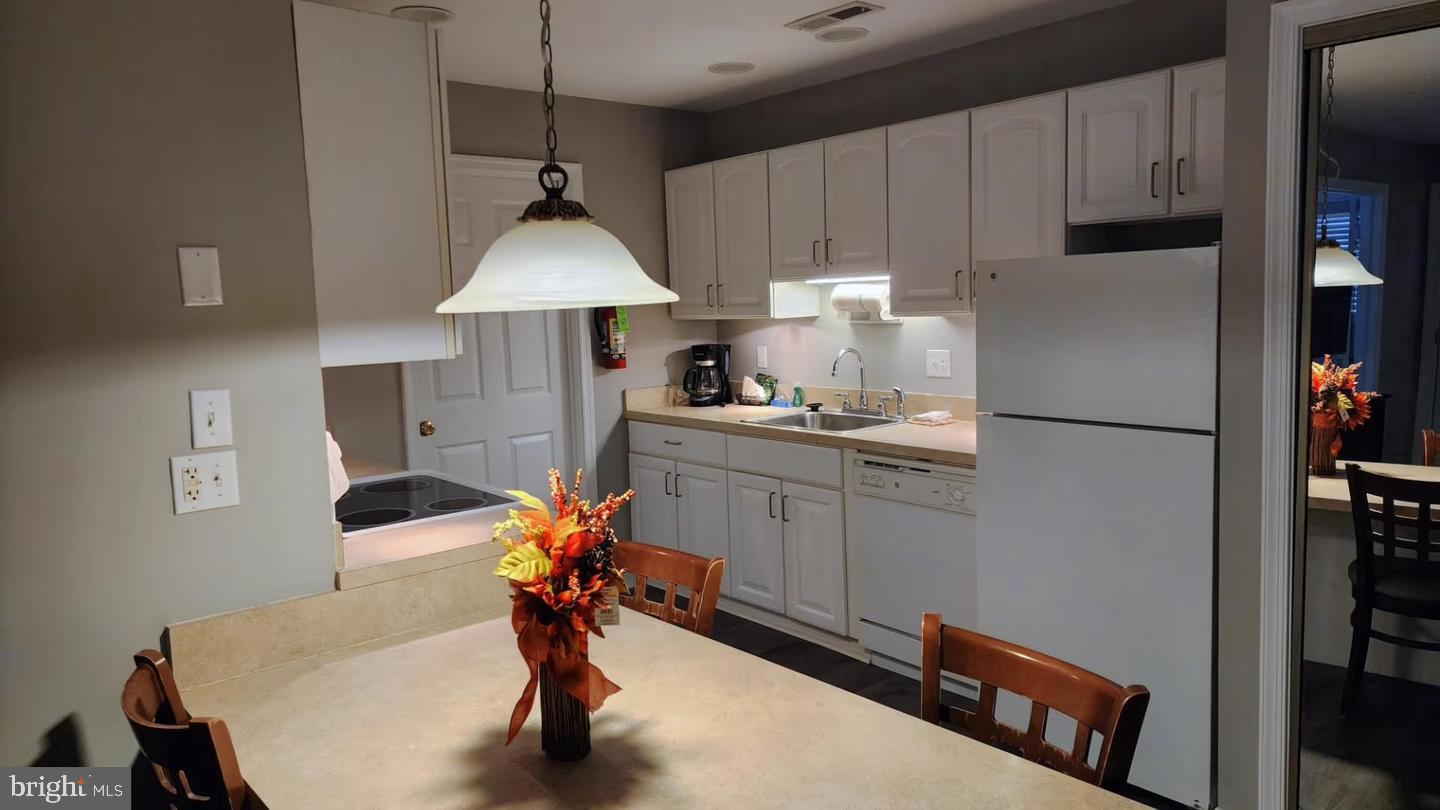105 Edward Taylor Road, Unit 272 39 Ocean City, MD 21842 - Photo 10 of 21 KITCHEN