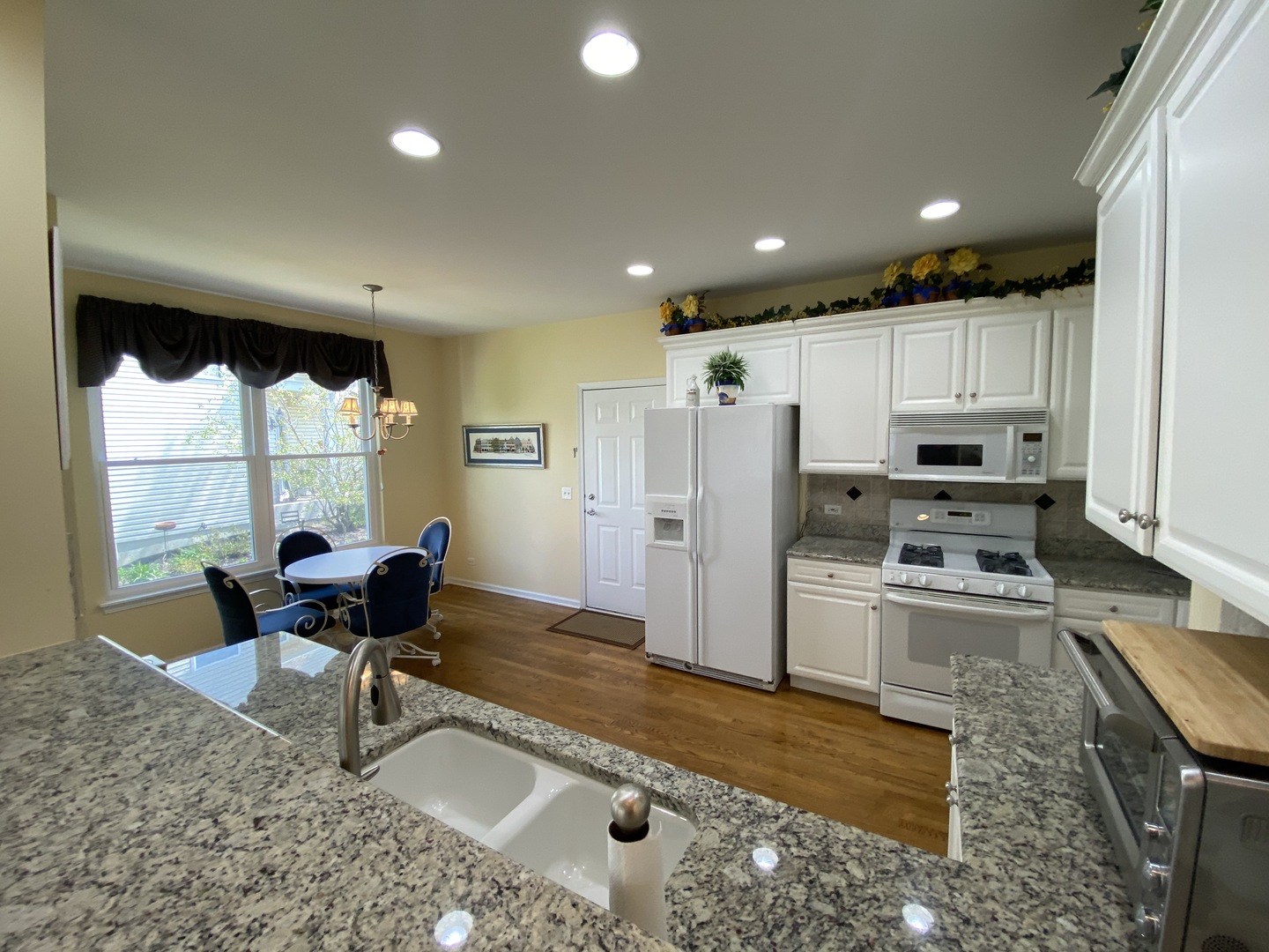299 Ridge Road, Unit 299 North Aurora, IL 60542 - Photo 2 of 22
