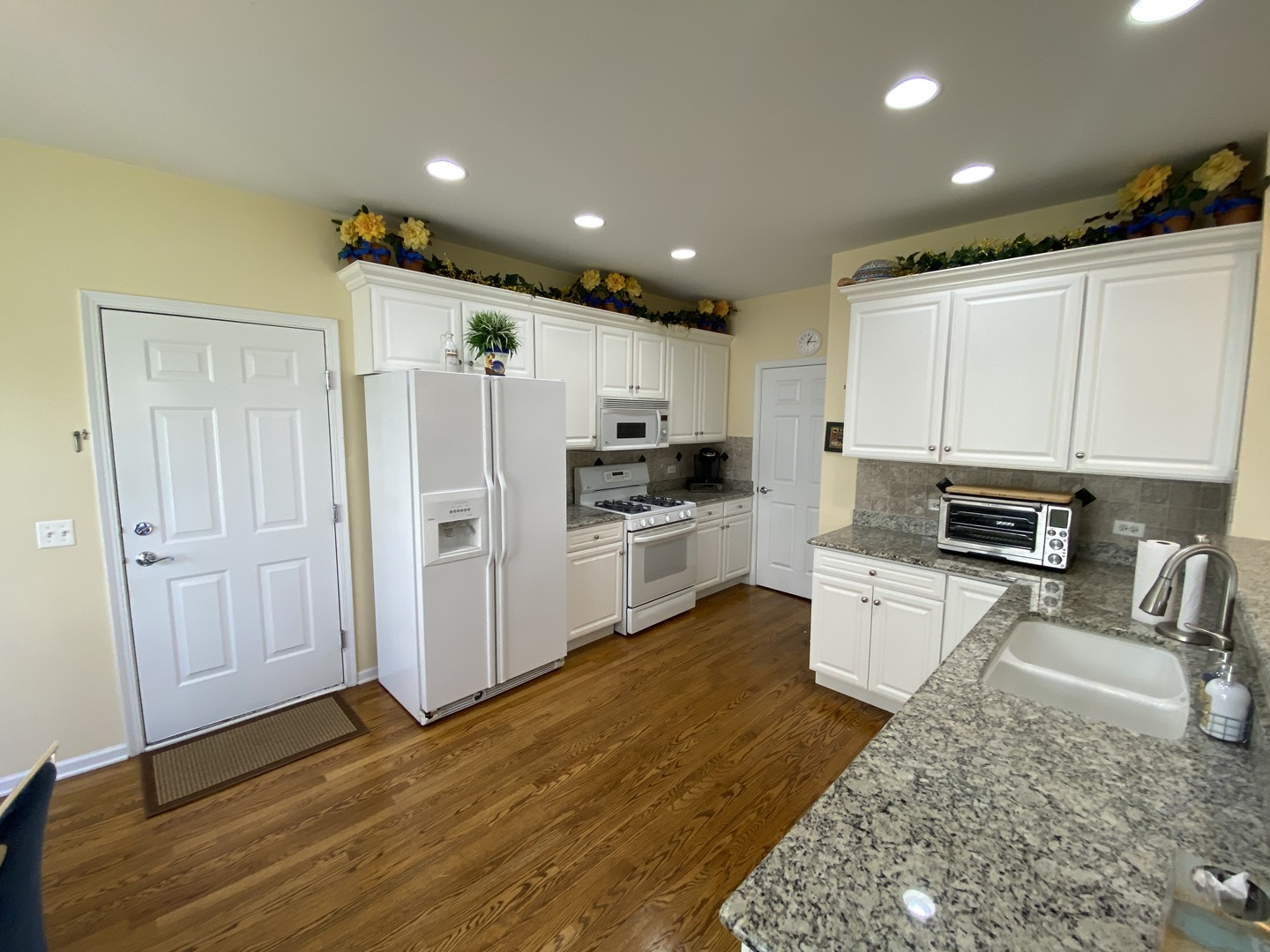 299 Ridge Road, Unit 299 North Aurora, IL 60542 - Photo 3 of 22