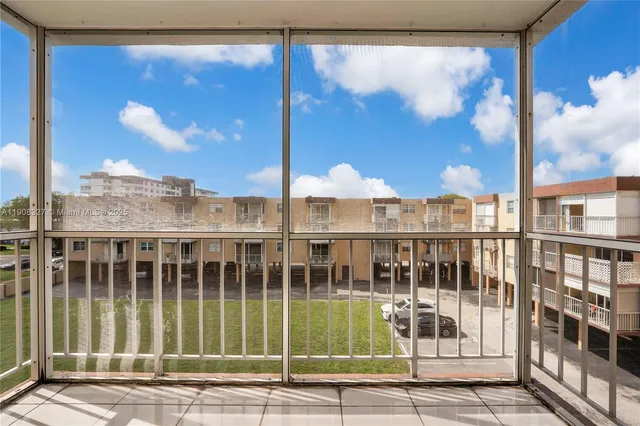 $190,000 | 4320 Washington Street, Unit 416, Hollywood, FL 33021