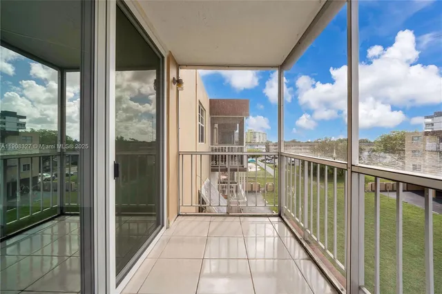 $190,000 | 4320 Washington Street, Unit 416, Hollywood, FL 33021