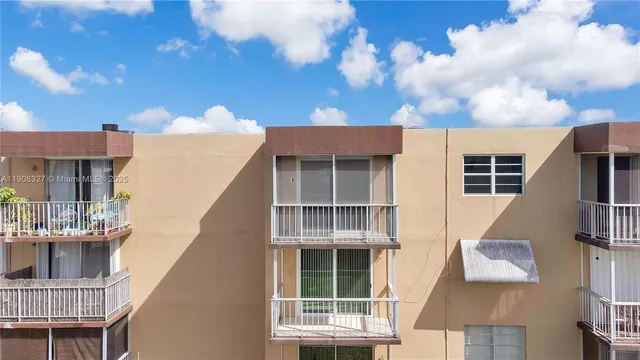 $190,000 | 4320 Washington Street, Unit 416, Hollywood, FL 33021