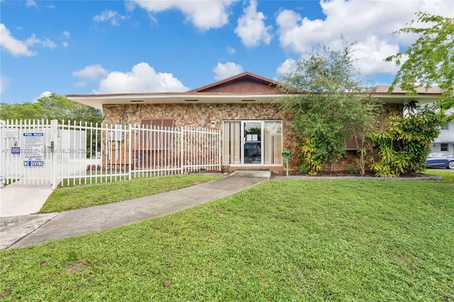 $190,000 | 4320 Washington Street, Unit 416, Hollywood, FL 33021