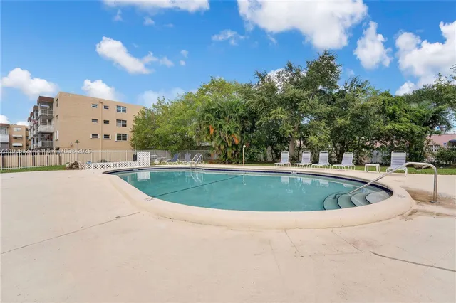 $190,000 | 4320 Washington Street, Unit 416, Hollywood, FL 33021