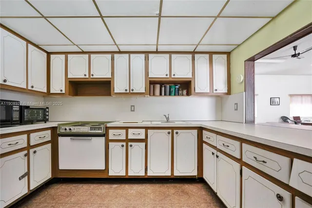 $190,000 | 4320 Washington Street, Unit 416, Hollywood, FL 33021