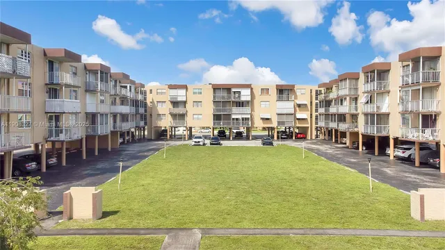 $190,000 | 4320 Washington Street, Unit 416, Hollywood, FL 33021