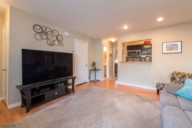 $235,000 | 303 Arsdale Terrace, Unit 303, Union, NJ 07083