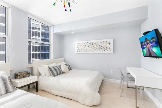 $10,000 | 2110 North Ocean Boulevard, Unit 9A, Fort Lauderdale, FL 33305