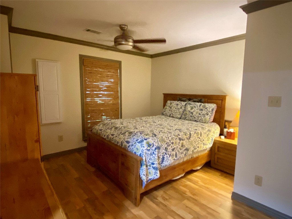 173 Ridgecrest Drive Burkeville, TX 75932 - Photo 19 of 27 a bedroom with a bed and wooden floor