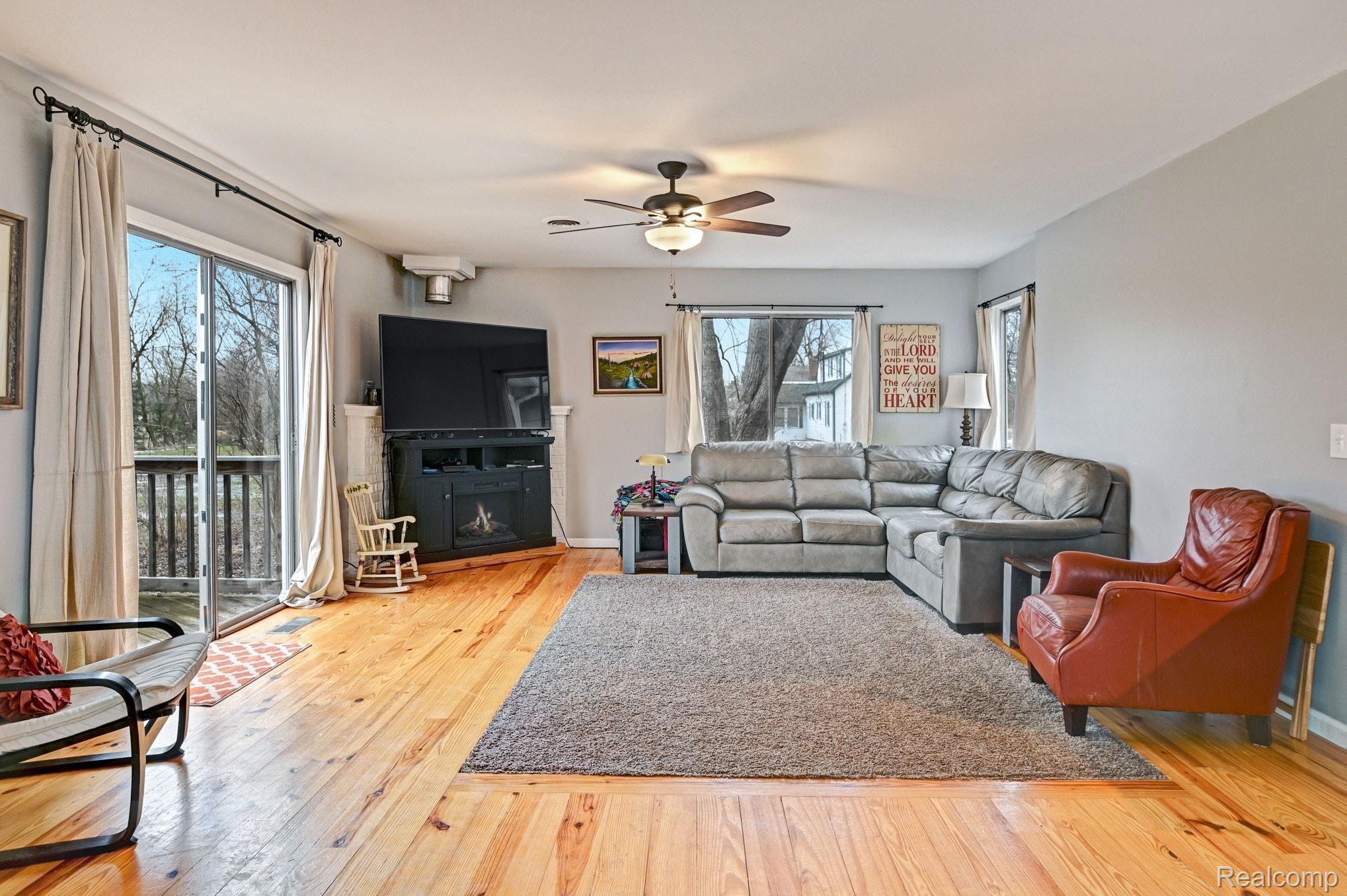 Home 1 family room 1.jpg
