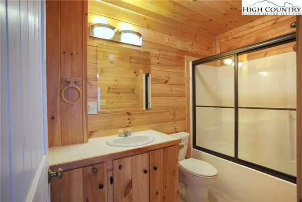 $469,000 | 140 Vixen Den Drive, Zionville, NC 28698