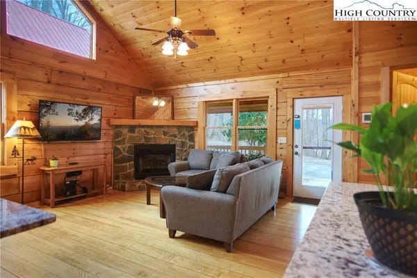 $469,000 | 140 Vixen Den Drive, Zionville, NC 28698