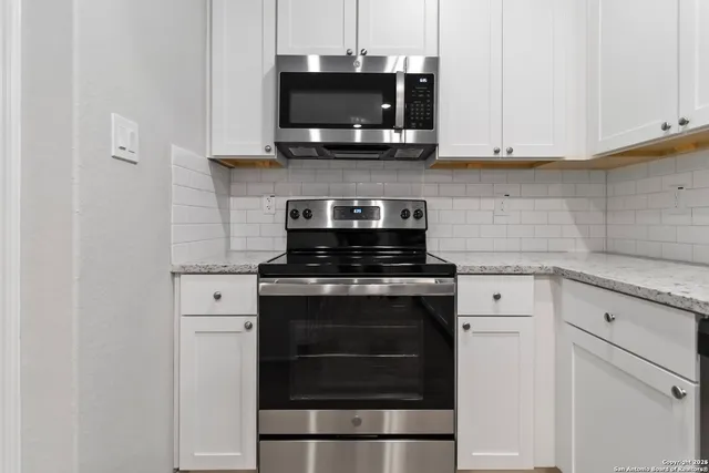 $1,800 | 13334 Rowdy Cove, San Antonio, TX 78249