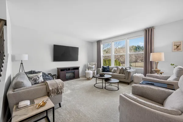 $499,900 | 2110 Silver Leaf Drive, Island Lake, IL 60042