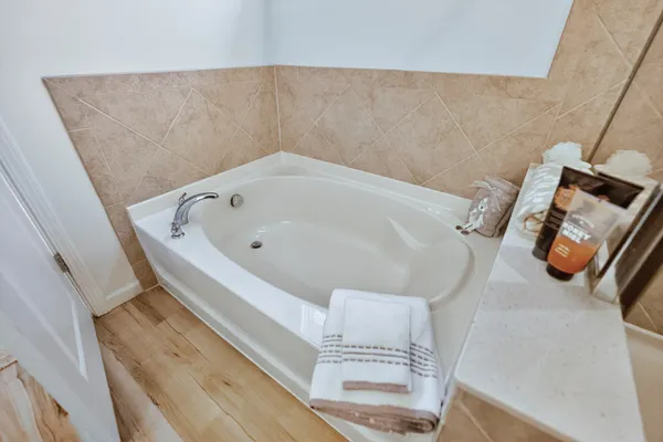 $499,900 | 2110 Silver Leaf Drive, Island Lake, IL 60042
