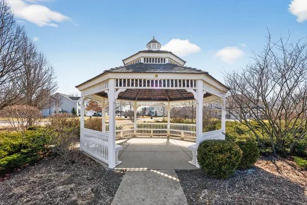 $499,900 | 2110 Silver Leaf Drive, Island Lake, IL 60042