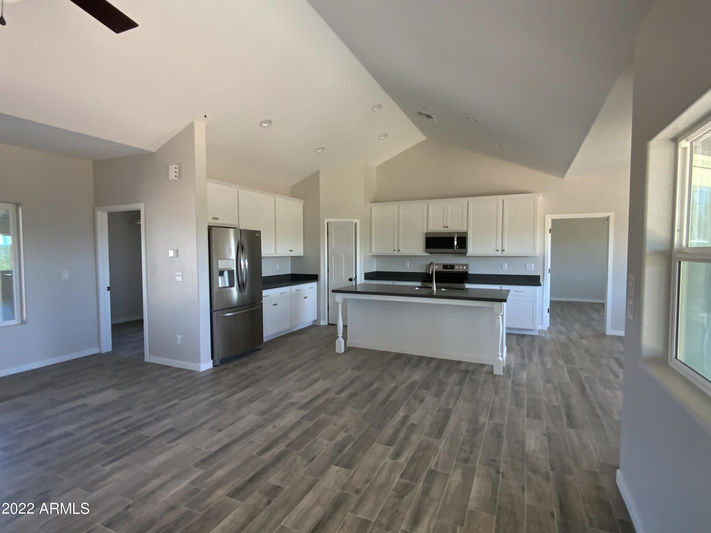 830 North Wickiup Road Apache Junction, AZ 85119 - Photo 4 of 14 FE23B959-A752-4DC1-8B45-7A2BAB7EC4D0
