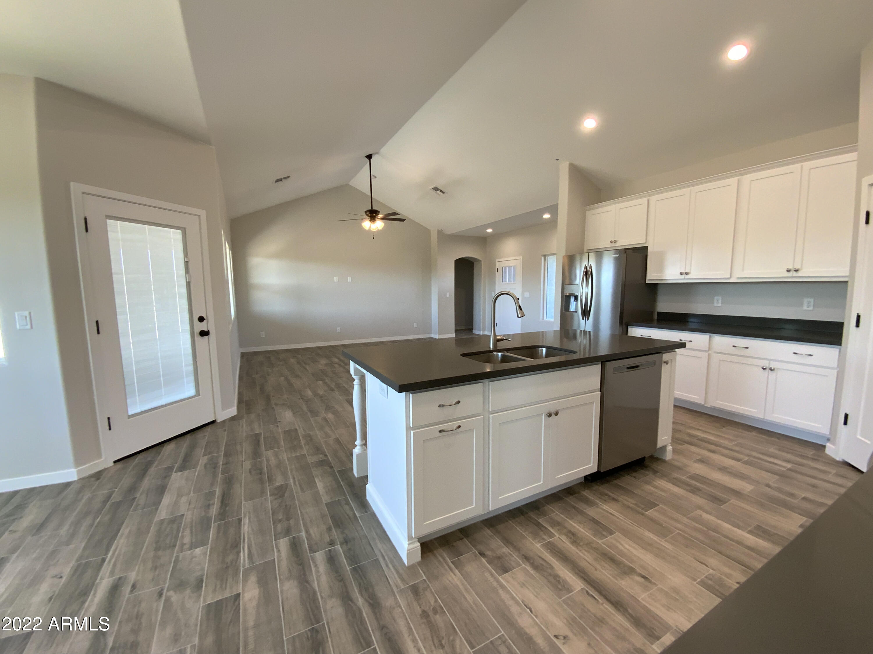 830 North Wickiup Road Apache Junction, AZ 85119 - Photo 5 of 14 ABAB25F2-C566-4D72-BDEE-C11F34C9F394