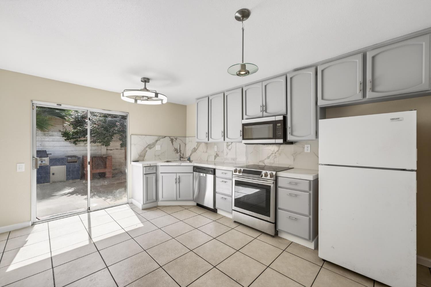2104 Sharon Way Modesto, CA 95350 - Photo 9 of 28