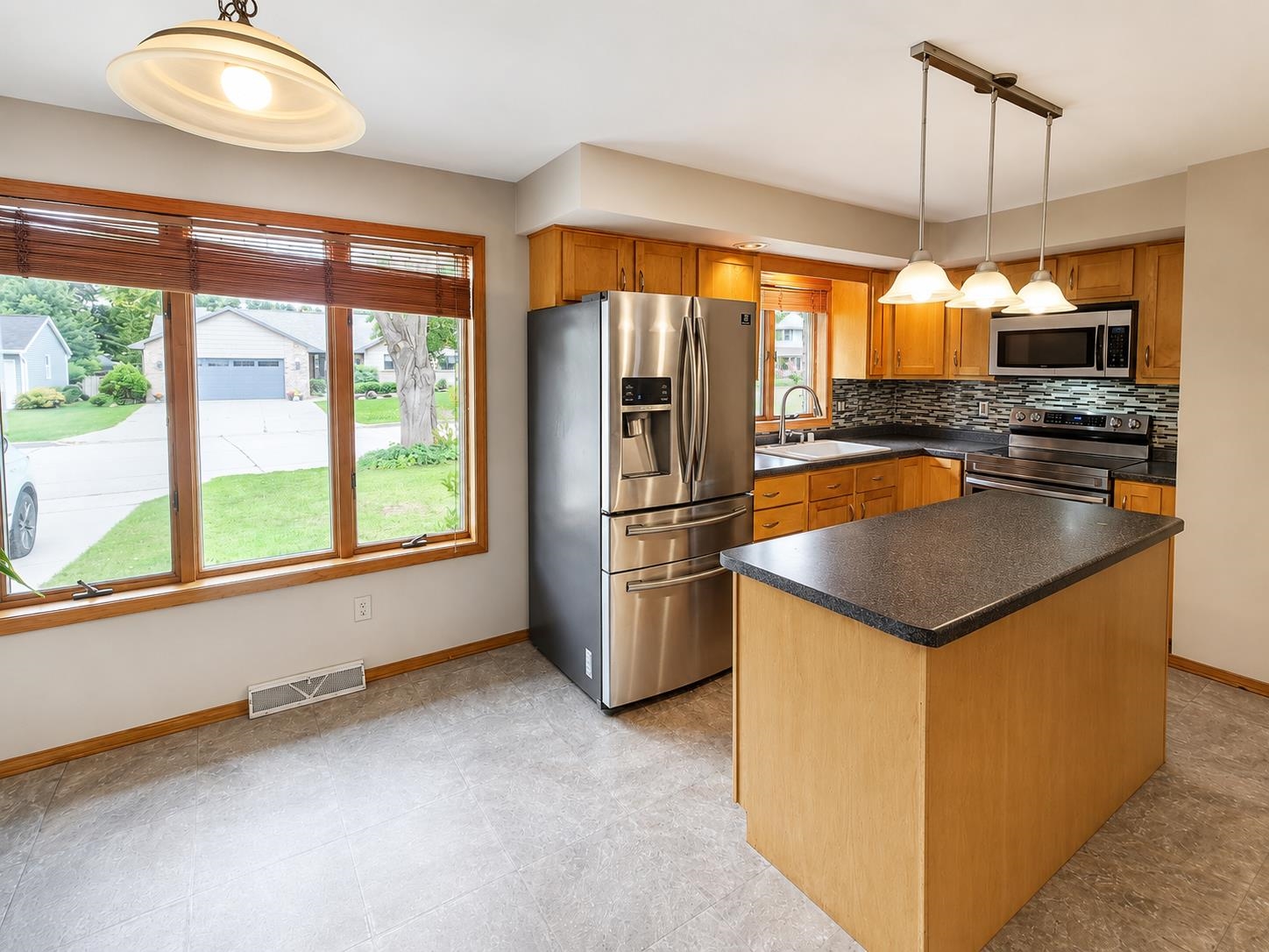 3529 North Morrison Street Appleton, WI 54911 - Photo 5 of 39