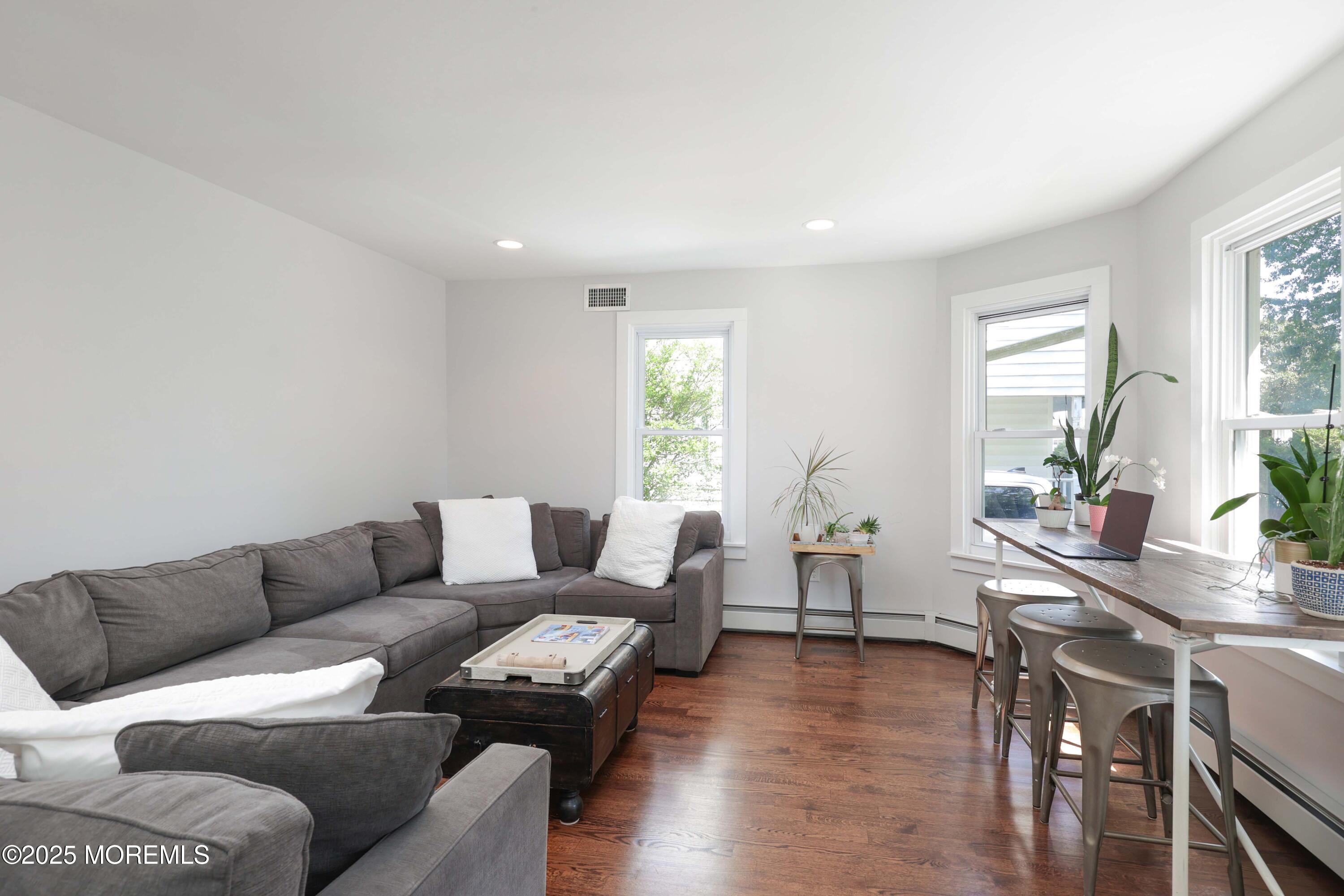 42 Ridge Road Rumson, NJ 07760 - Photo 10 of 34 Living Room