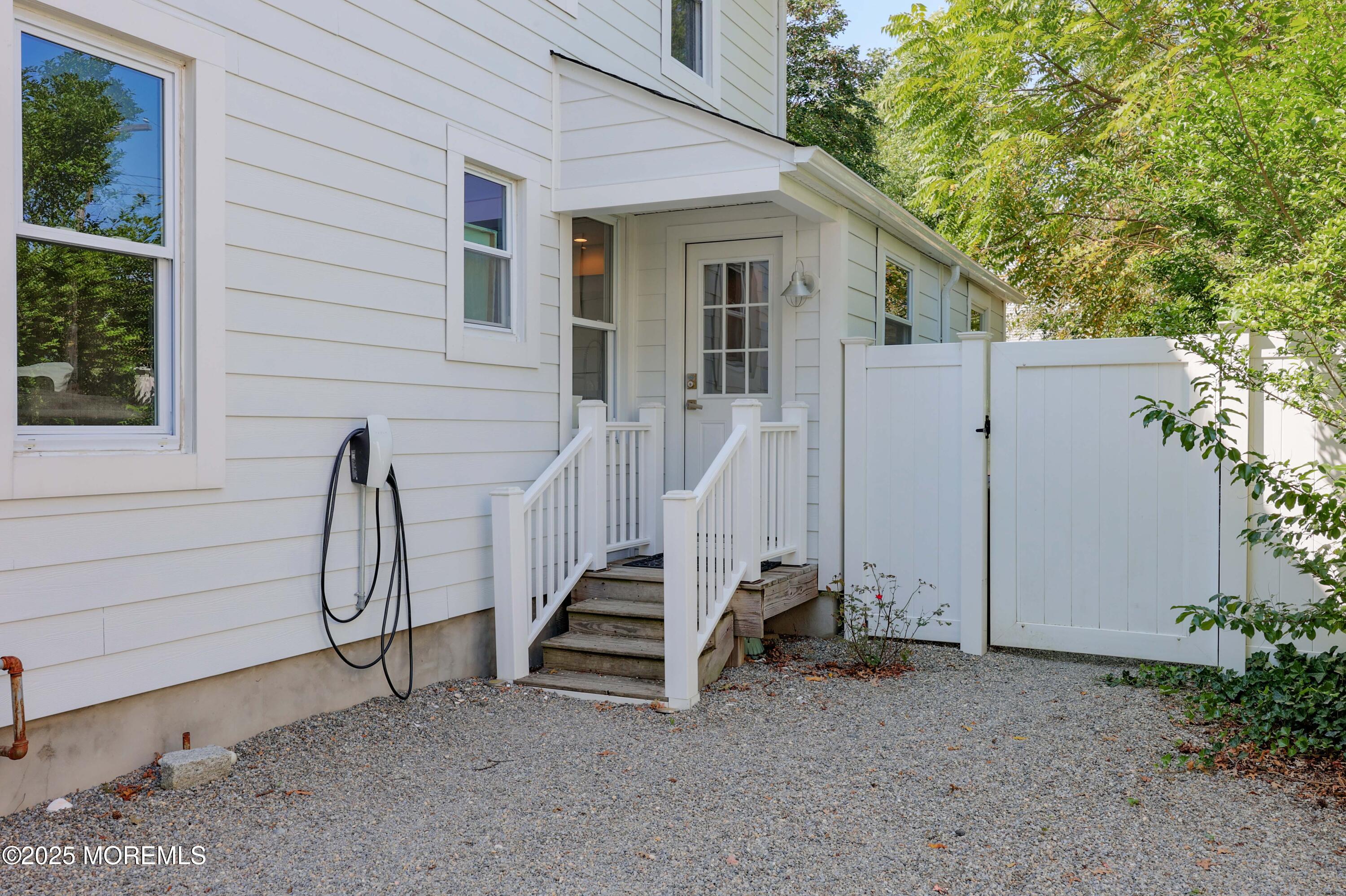 42 Ridge Road Rumson, NJ 07760 - Photo 25 of 34 Owners Entrance