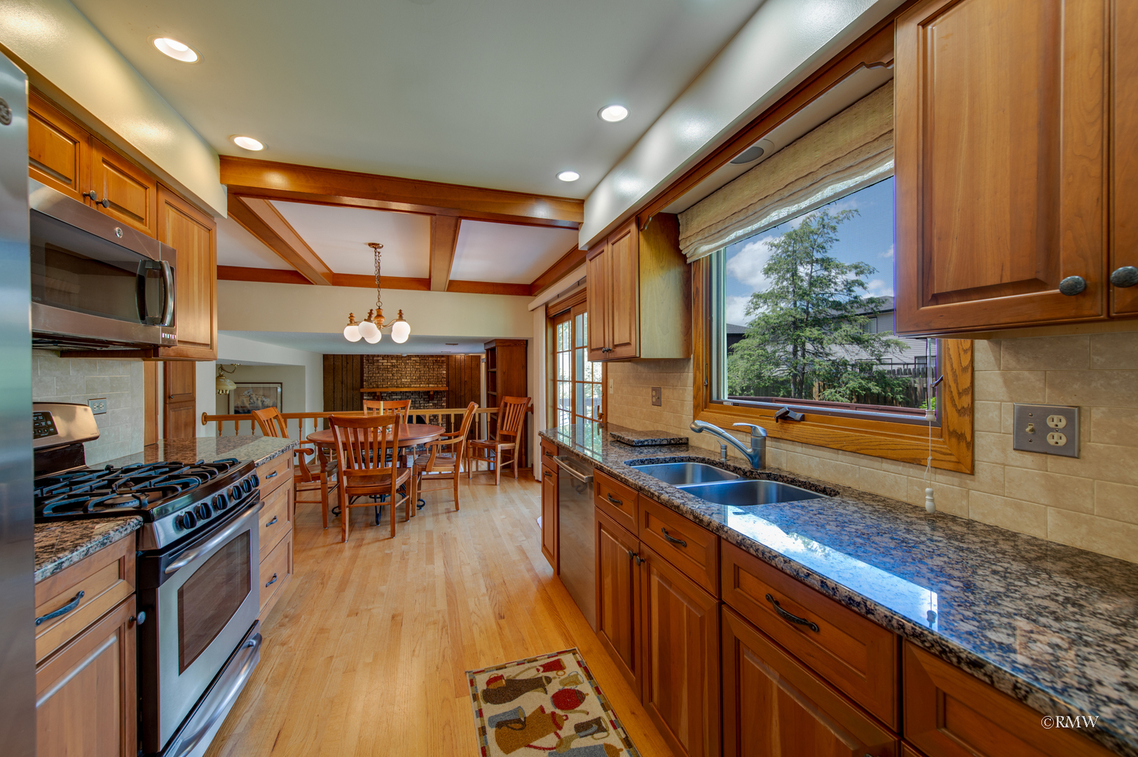 932 Surrey Road Addison, IL 60101 - Photo 8 of 31