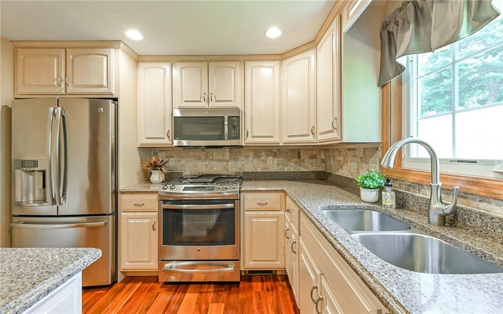 217 Ewings Mill Road Coraopolis, PA 15108 - Photo 6 of 25 Gallery Image 6