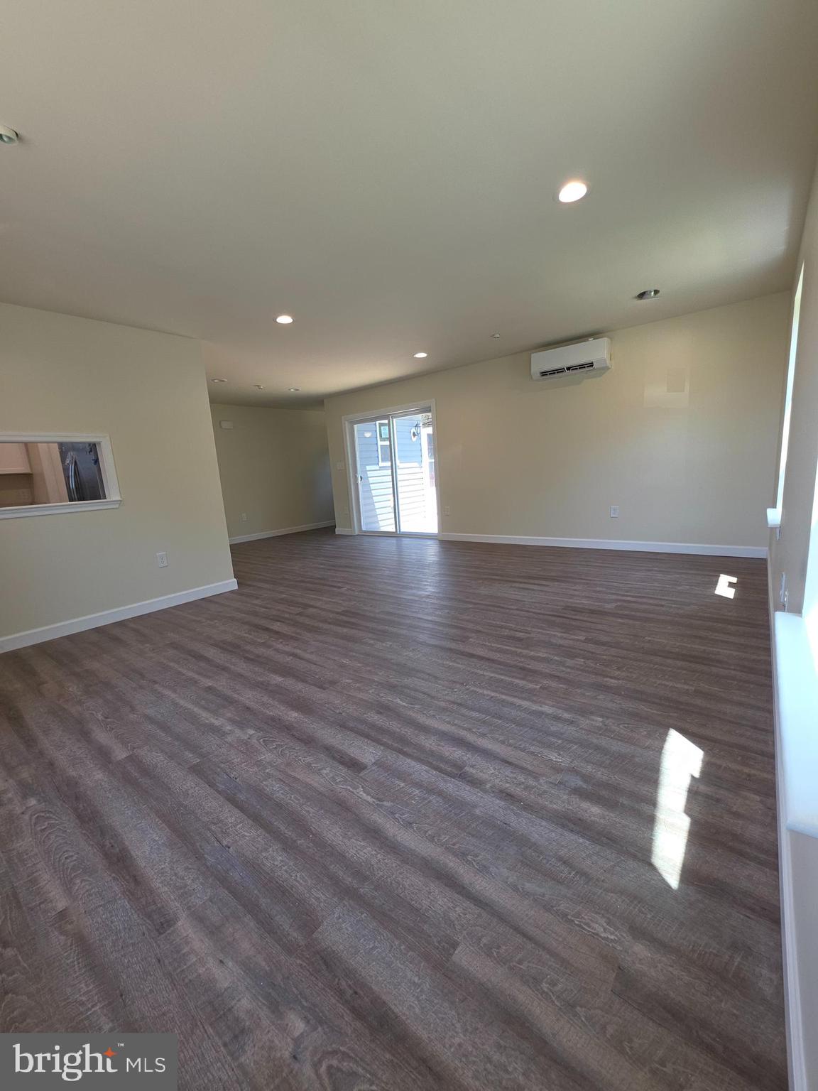26404 Franklin Road Crisfield, MD 21817 - Photo 4 of 26 Living Room