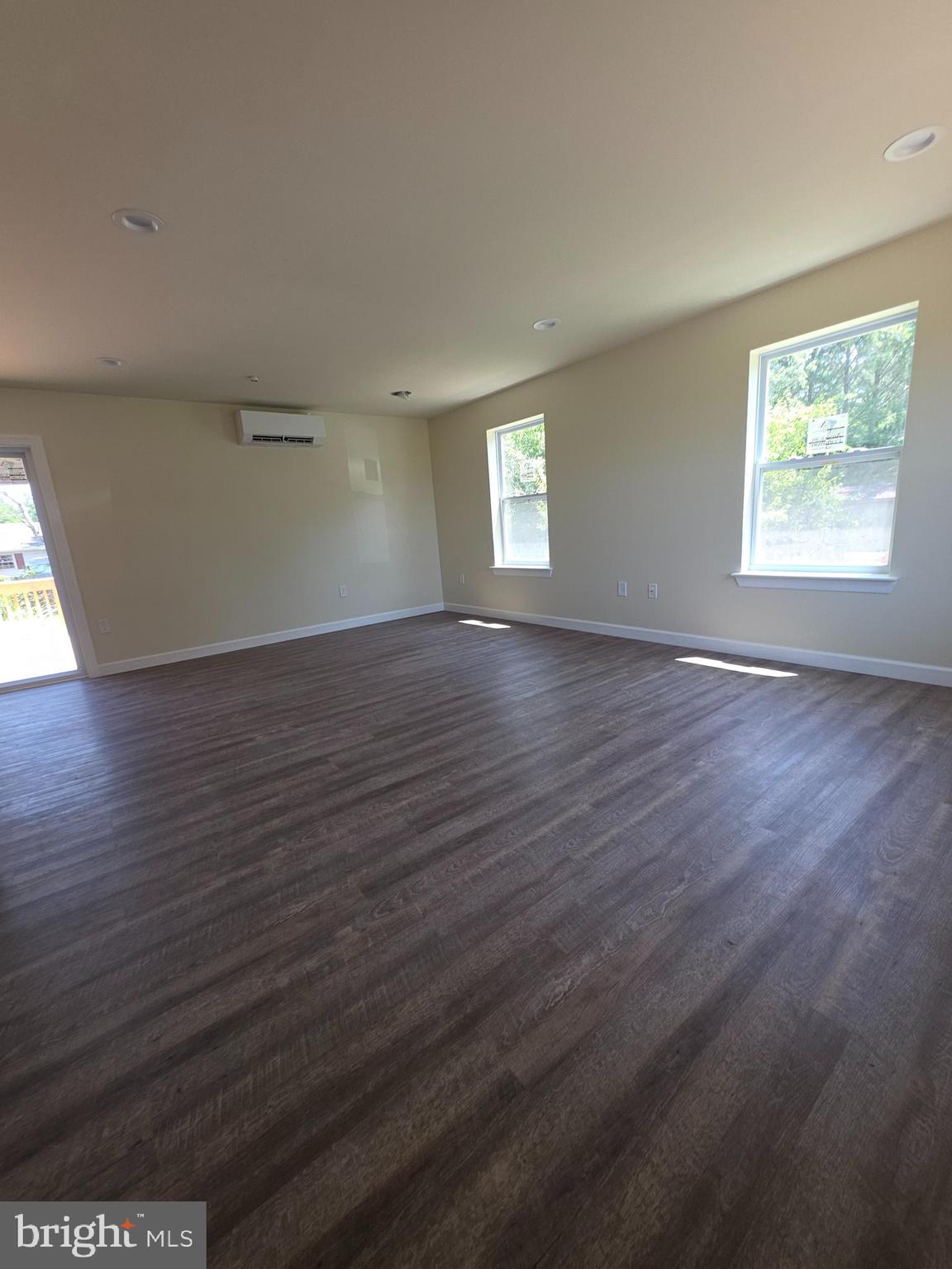 26404 Franklin Road Crisfield, MD 21817 - Photo 5 of 26 Living Room