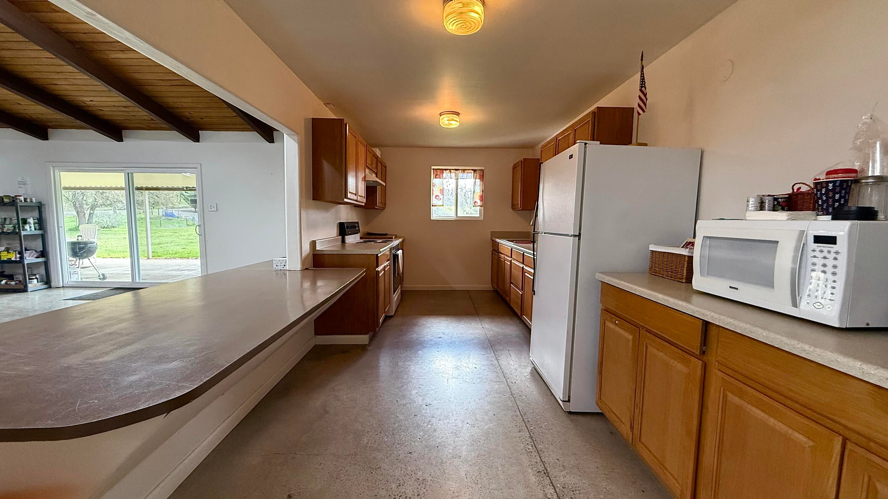 8401 Old Stage Road, Unit 13 Central Point, OR 97502 - Photo 57 of 63 Kitchen in Clubhouse