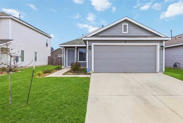 a view of a house with backyard and porch