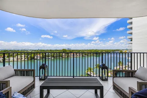 $1,180,000 | 5660 Collins Avenue, Unit 8D, Miami Beach, FL 33140