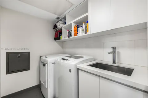 $1,180,000 | 5660 Collins Avenue, Unit 8D, Miami Beach, FL 33140