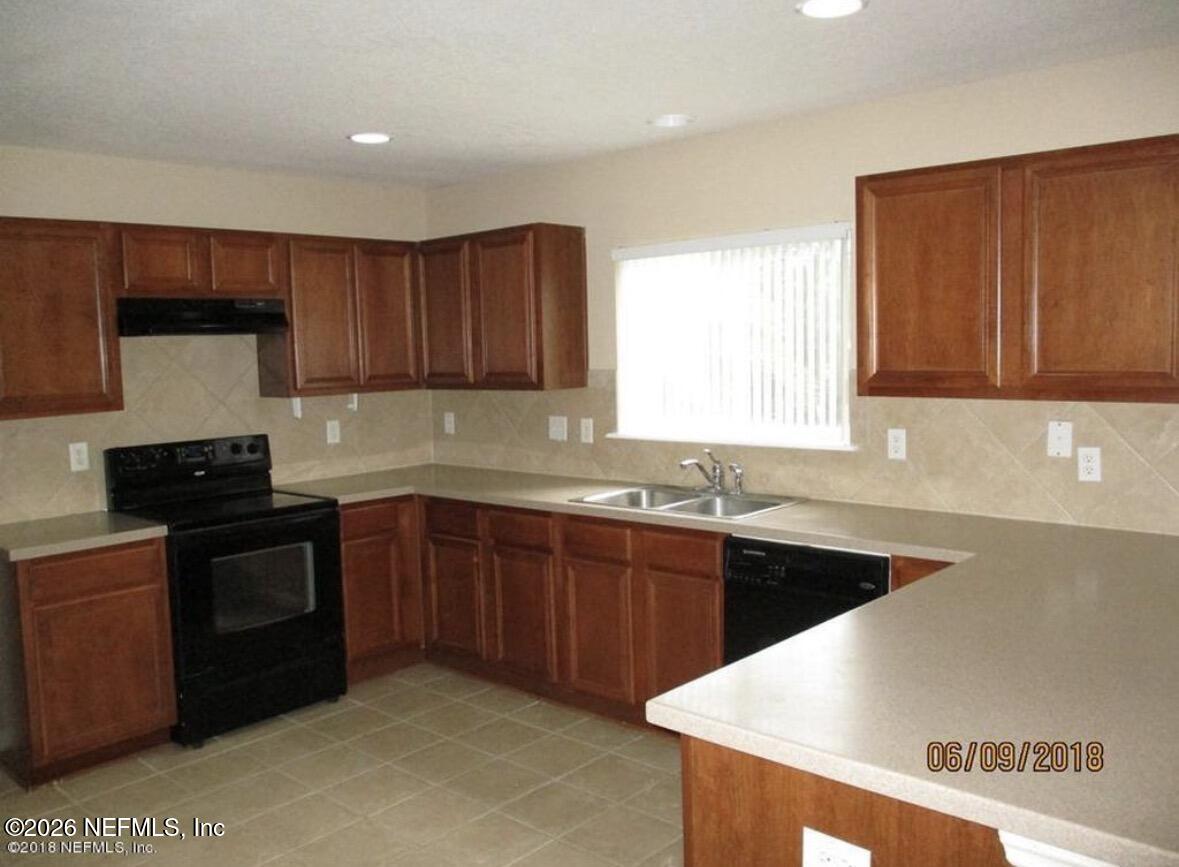 86339 Cartesian Pointe Drive Yulee, FL 32097 - Photo 6 of 21 IMG_2178