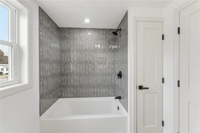 $464,900 | 170 Holmes Road, Warwick, RI 02888