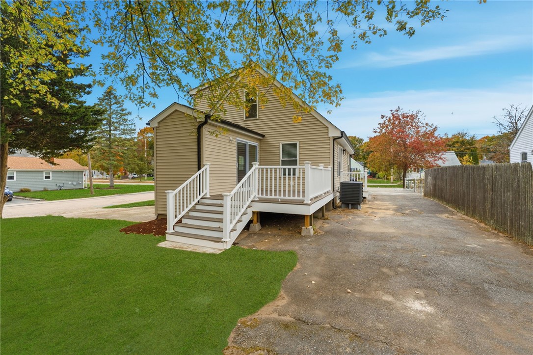 170 Holmes Road Warwick, RI 02888 - Photo 7 of 47