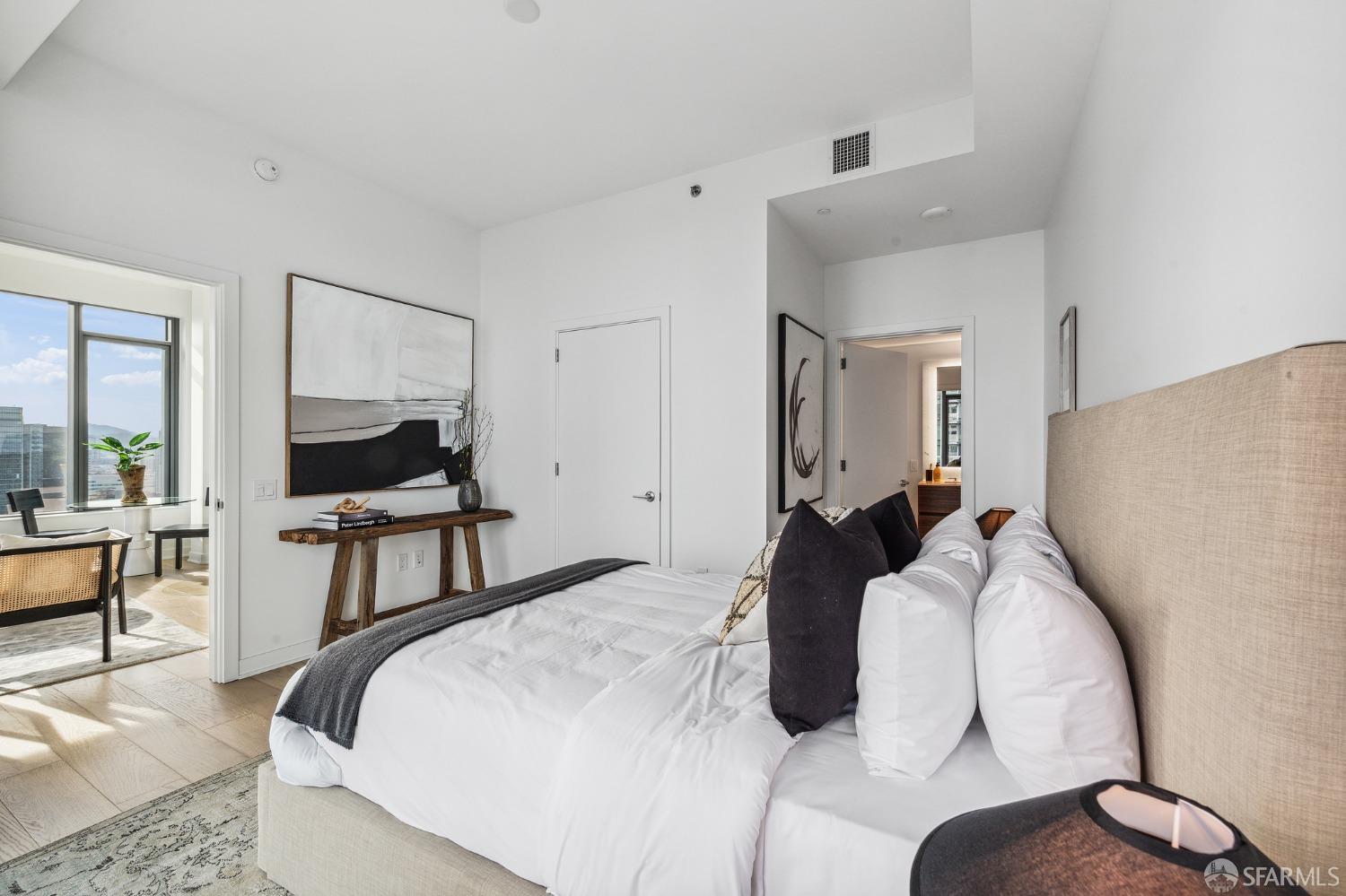 280 Spear Street, Unit 34C San Francisco, CA 94105 - Photo 24 of 47 a bedroom with a bed and a flat tv screen