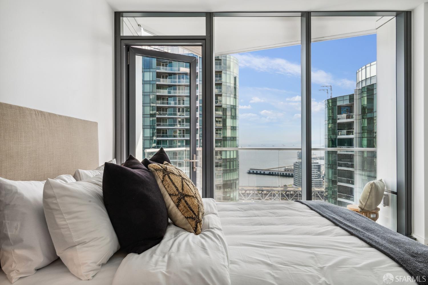 280 Spear Street, Unit 34C San Francisco, CA 94105 - Photo 25 of 47 a bedroom with a large bed and a large window