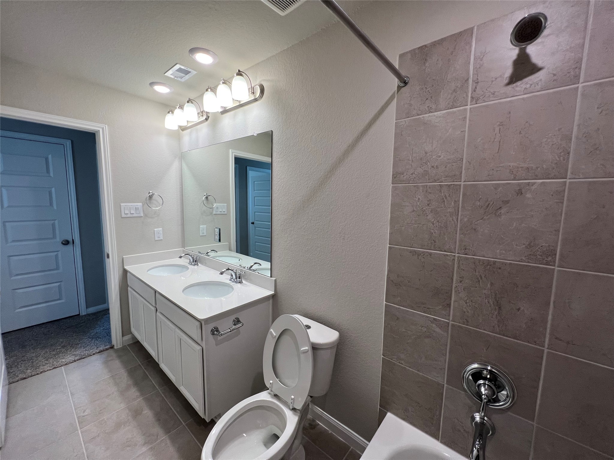 5635 Giving Grace Way Houston, TX 77048 - Photo 11 of 28