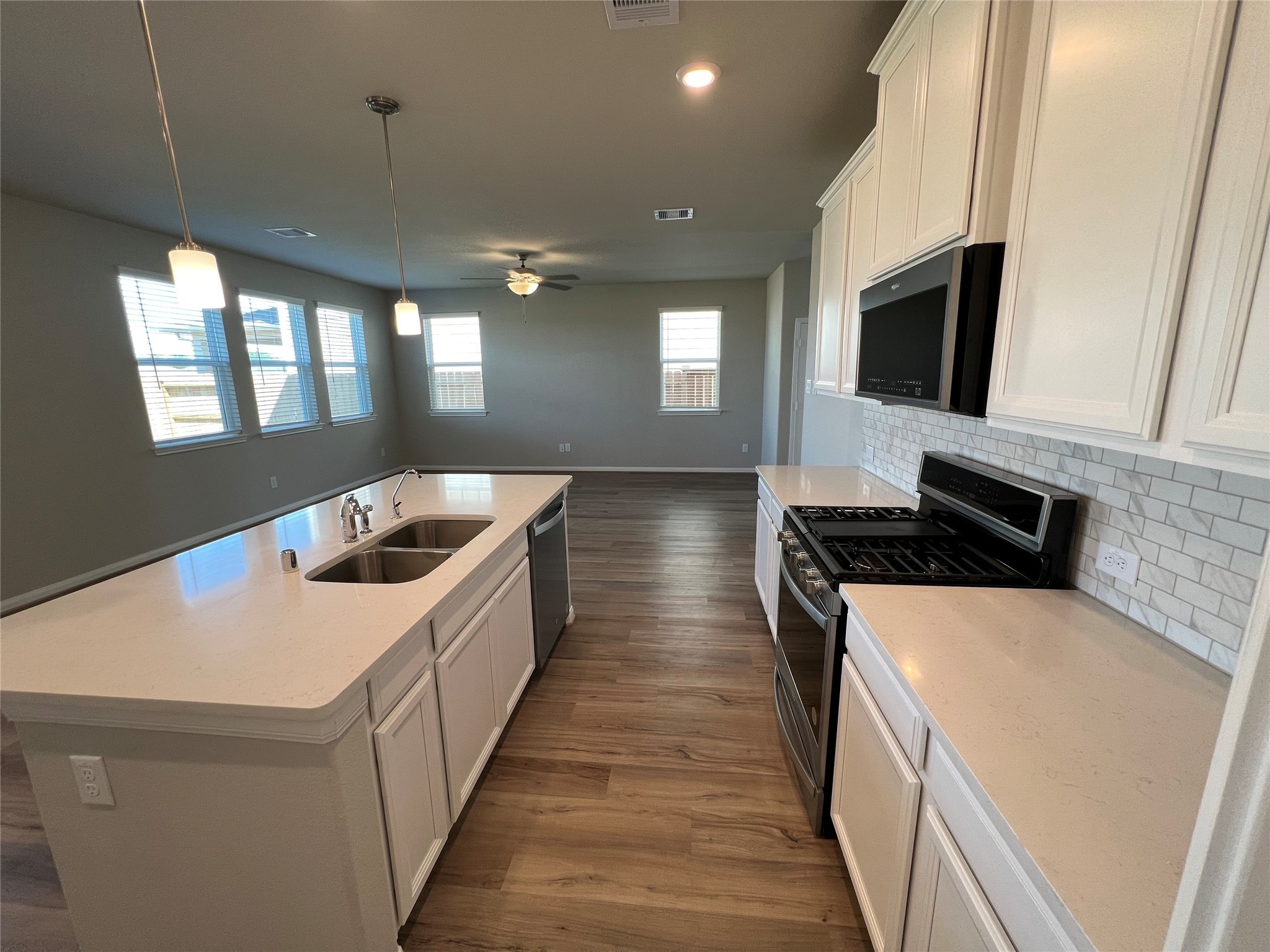 5635 Giving Grace Way Houston, TX 77048 - Photo 3 of 28