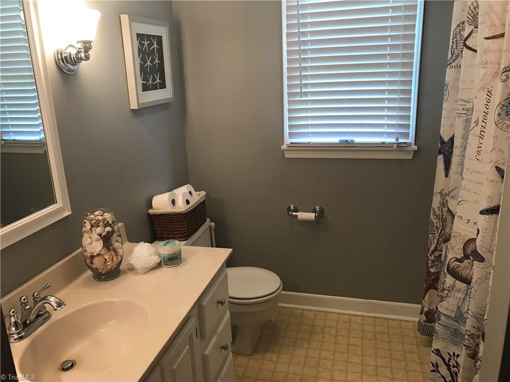 1009 Shamrock Road High Point, NC 27265 - Photo 15 of 23 Bath upsatirs